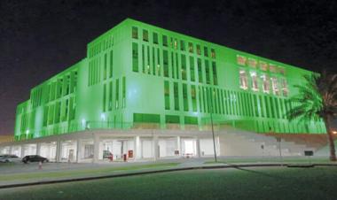 إضاءة عدد من المباني باللون الأخضر للتوعية بالصحة النفسية ضمن مبادرة فريق “نحن معك”