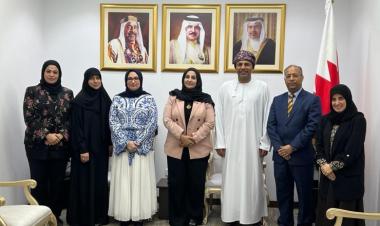 وزيرة الصحة البحرين تلتقي بمدير دائرة الأمراض المعدية بسلطنة عمان الشقيقة
