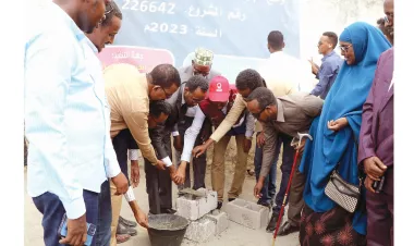 قطر الخيرية تضع حجر الأساس لمركز صحي بالصومال