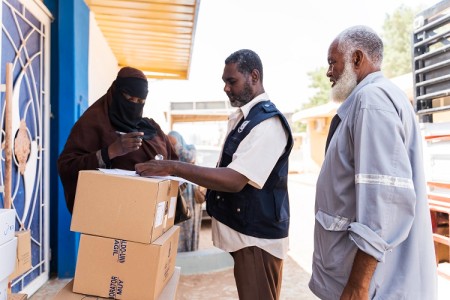 منظمة الصحة العالمية تواصل نقل الإمدادات الصحية جوًا لإنقاذ الأرواح في السودان