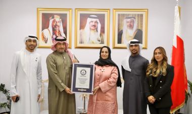 وزيرة الصحة تتسلم نسخة من شهادة دخول مملكة البحرين موسوعة غينيس للأرقام القياسية في اختبارات السمع