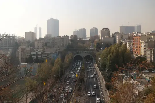 40 ألف وفاة سنوياً.. تلوث الهواء يجبر إيران على إغلاق المدارس 