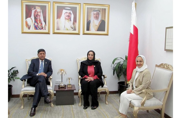 وزيرة الصحّة: توطيد الشراكة بين القطاعين لتطوير الخدمات الصحّية - البحرين