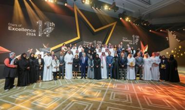 Minister of Public Health recognises 28 employees at Stars of Excellence Award - Qatar