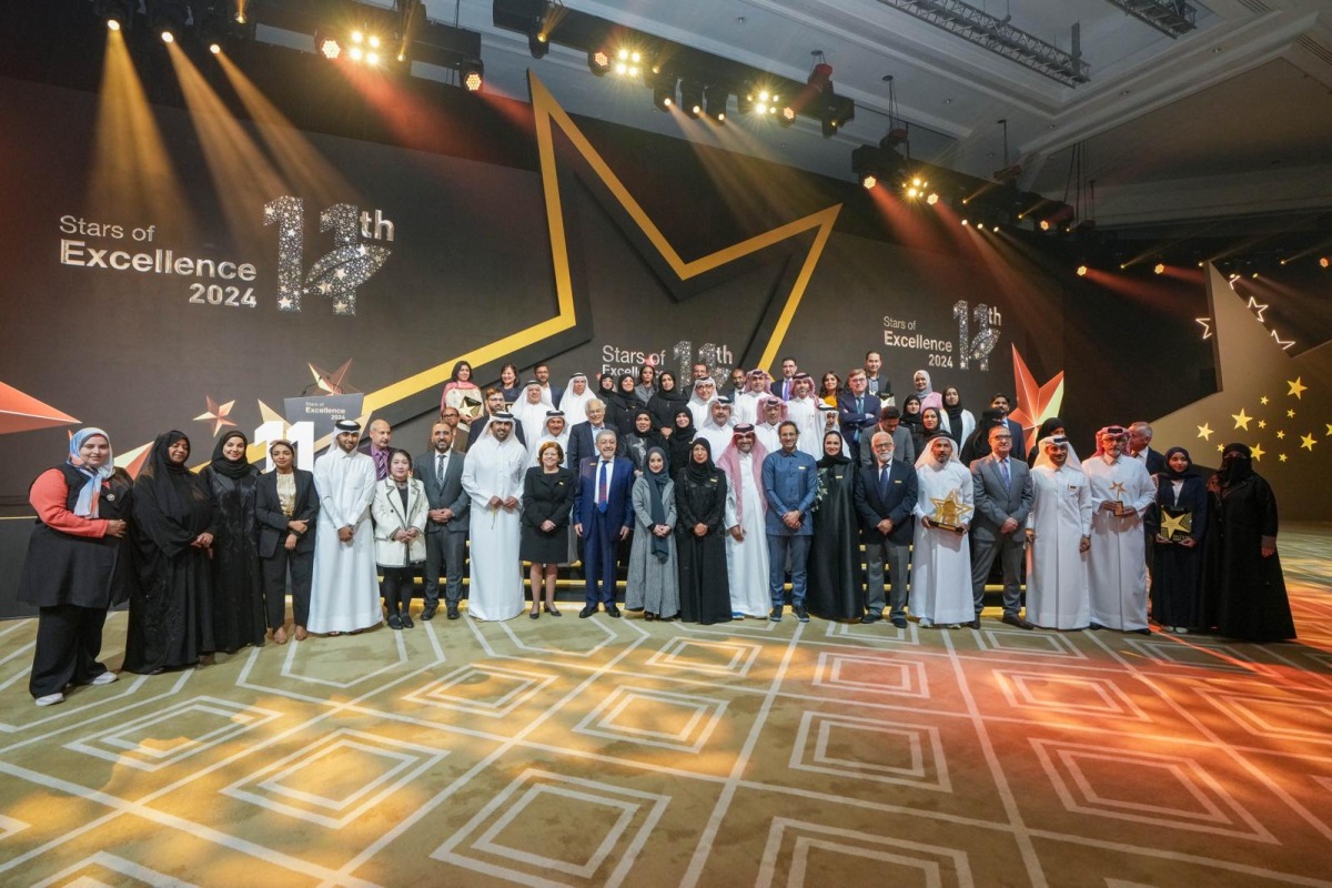 Minister of Public Health recognises 28 employees at Stars of Excellence Award - Qatar