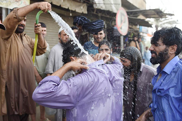 Pakistan Braces for ‘Heatwave-Like’ Conditions