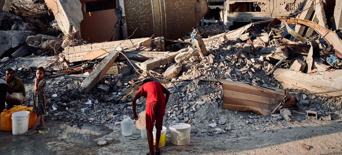 Gaza: Clean water crisis adds to new displacement misery, say aid teams