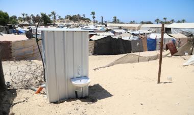 Displaced people struggle without sanitation services in Khan Younis, Gaza