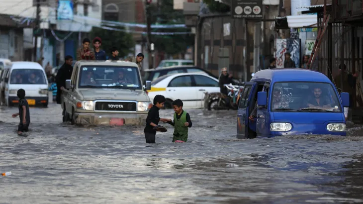 Dozens missing in Yemen floods, risk of cholera outbreak rises