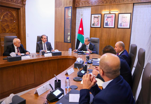 Prime minister discusses strategies for medical sector advancement with health association heads