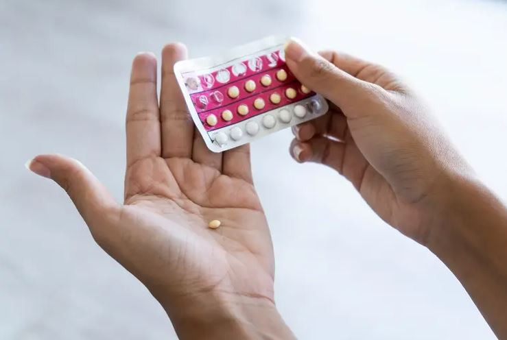 أزمة تُهدد صحة ملايين النساء.. لماذا تعتزم الولايات المتحدة إتلاف إمدادات حيوية لمنع الحمل؟