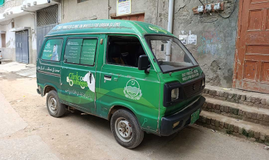 “Clinics on wheels” bring healthcare to underserved doorsteps in Pakistan