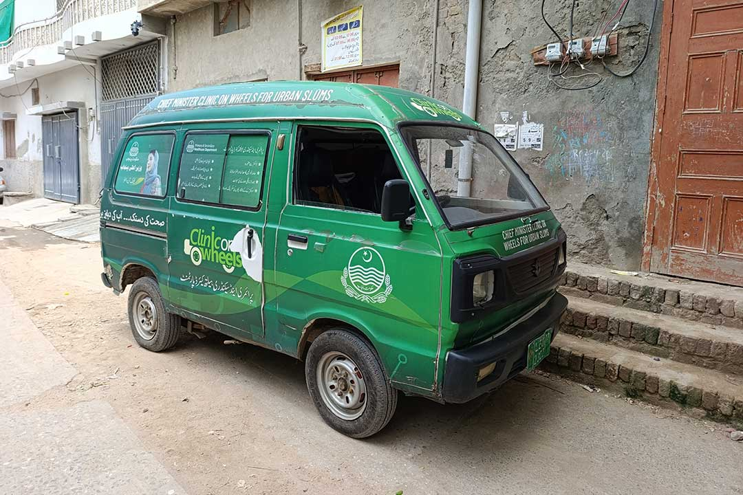 “Clinics on wheels” bring healthcare to underserved doorsteps in Pakistan