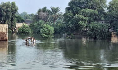 Pakistan floods leave villages cut off as monsoon devastation continues