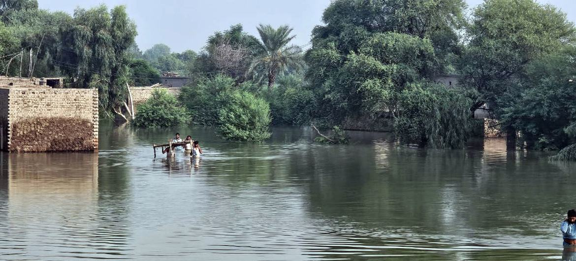 Pakistan floods leave villages cut off as monsoon devastation continues
