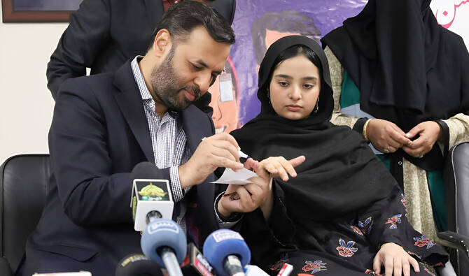 Pakistan health minister vaccinates daughter on live TV to counter cervical-cancer jab rumors