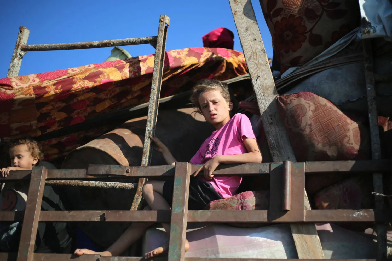 وصول أول مجموعة من أطفال غزة إلى بريطانيا لتلقّي العلاج الطبي الطارئ