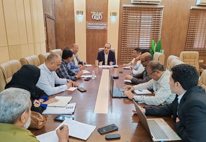 وزير الصحة اليمني يوجه بالاسراع في إنجاز استراتيجية الرعاية الصحية المجتمعية