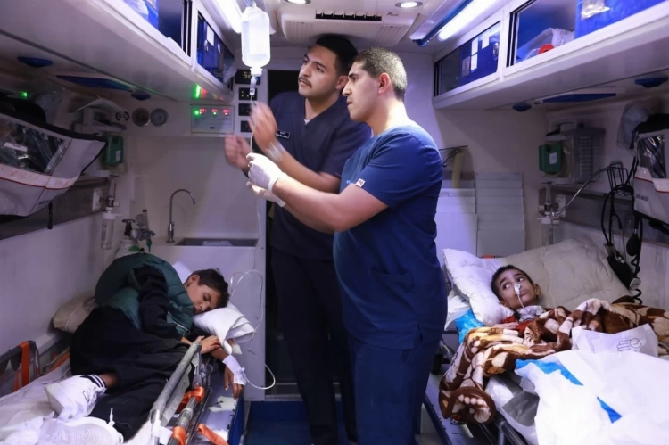 إجلاء الدفعة الـ 14 من أطفال غزة المرضى للعلاج في الأردن