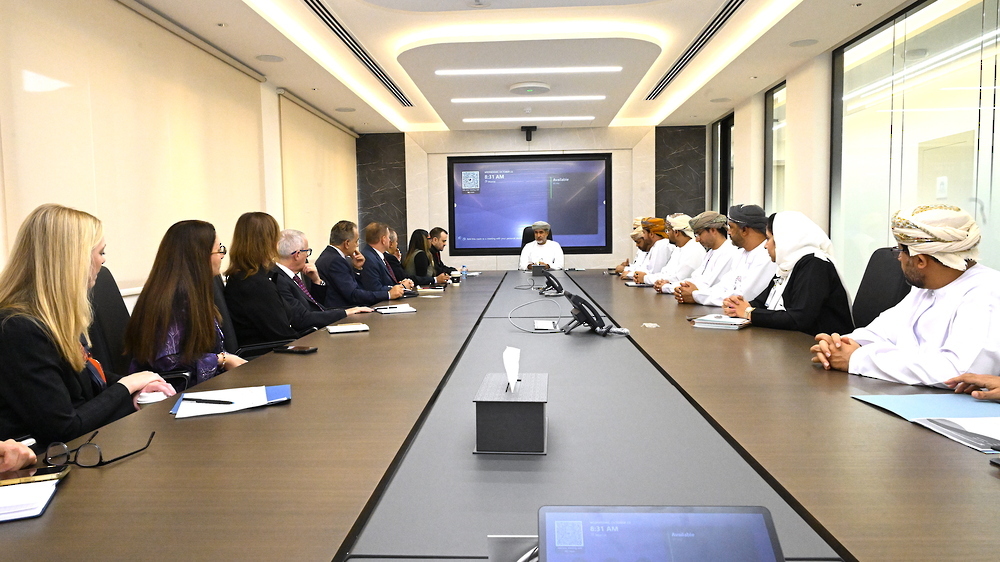 وفد أمريكي رفيع يبحث مجالات التعاون الصحي والأكاديمي مع سلطنة عُمان