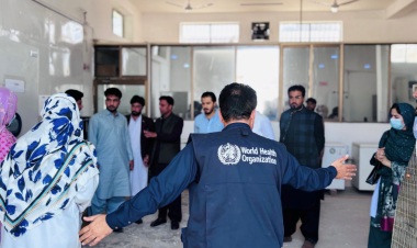 WHO trains 140 000 health workers ahead of Pakistan’s drive to protect 35 million children from measles and rubella