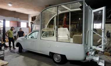 سيارة استخدمها البابا فرنسيس تتحول إلى عيادة متنقلة لأطفال غزة