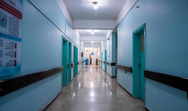 منظمة الصحة العالمية - اليمن: إستعادة الكرامة والأمان من خلال المياه والإصحاح البيئي - فصل جديد لمستشفيات مأرب ومتنة