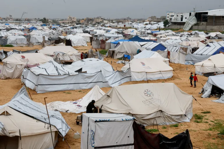 بينها الجرب والجدري.. الصيف والحصار يهددان نازحي غزة بكارثة صحية