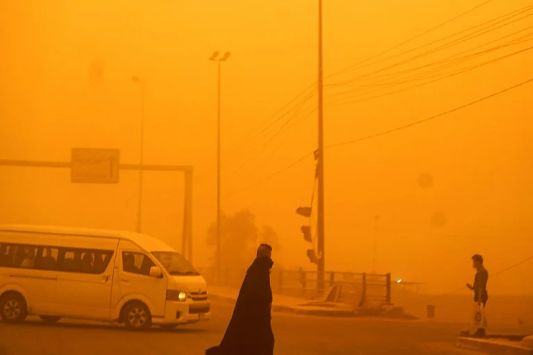 Dust storm in Iraq sends over 1,100 to hospital