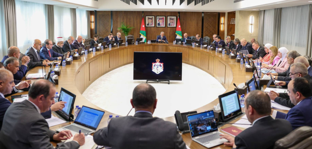 مجلس الوزراء يقر اتفاقية بـ 400 مليون دولار لإصلاح القطاع الصحي ويعين أمينا عاما للمجلس الاقتصادي