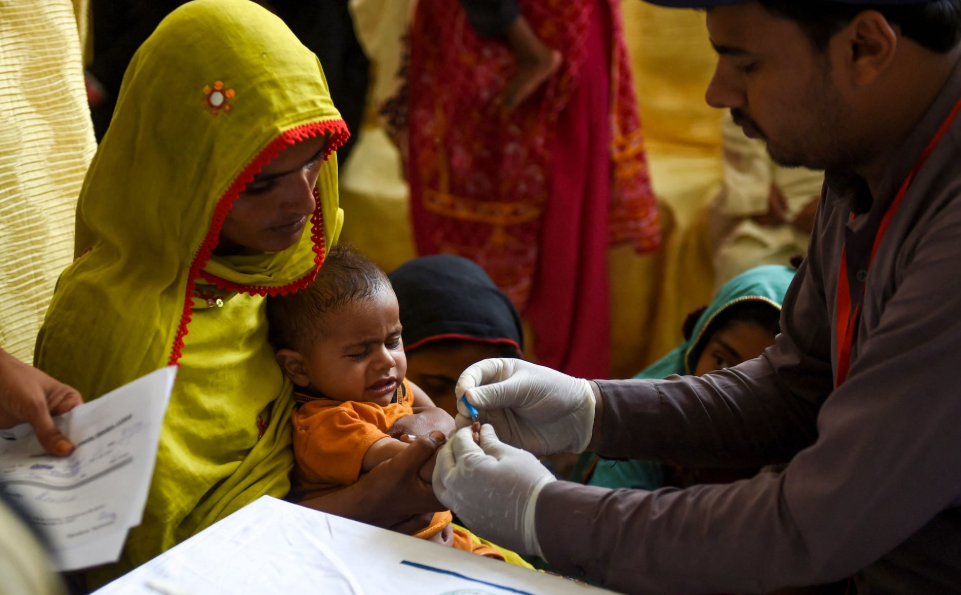 Pakistan hit by new mass HIV outbreak among children