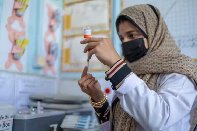 الصحة العالمية: القيود ونقص التمويل يهددان صحة النساء والأطفال في أفغانستان