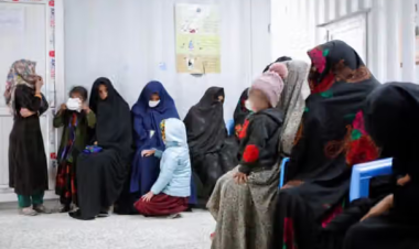 سياسة المحرم لدى طالبان تتسبب في موت أطفال أمام المراكز الصحية