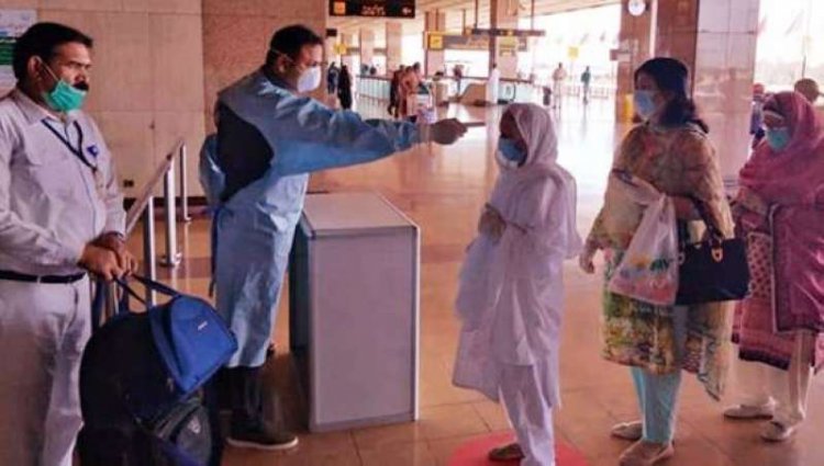 باكستان تأمر بوضع الكمامات في الرحلات الداخلية مع زيادة المصابين بـ «كوفيد»