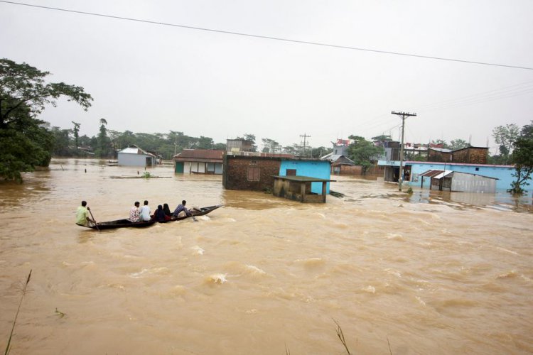 Fears of waterborne disease rise in Bangladesh as floods recede