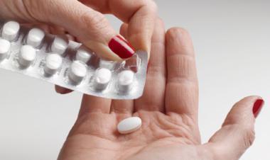 دراسة تكشف أننا ربما نتناول أقراص الدواء بشكل خاطئ.. فما الطريقة الأمثل؟