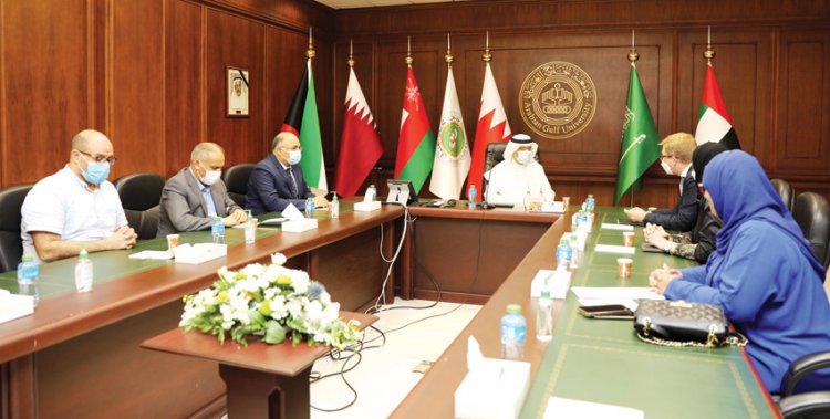 اجتماع مشترك بين المركز الخليجي للوقاية من الأمراض ومكافحتها وجامعة الخليج العربي لتعزيز العمل المشترك