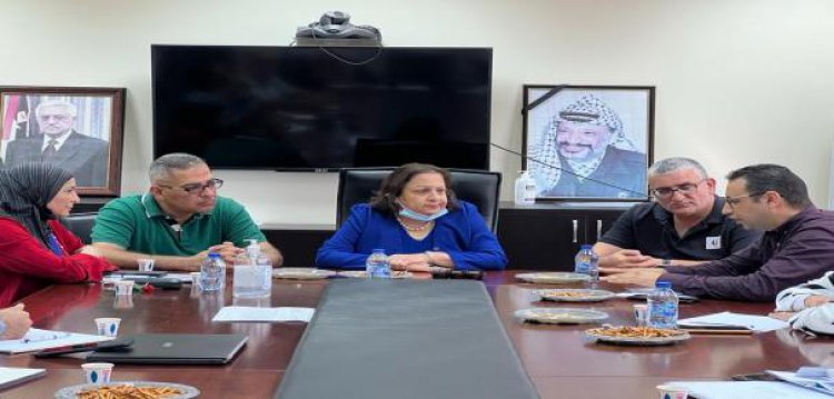 وزيرة الصحة الفلسطينية  تجتمع مع فريق برنامج ترشيد استخدام المضادات الحيوية