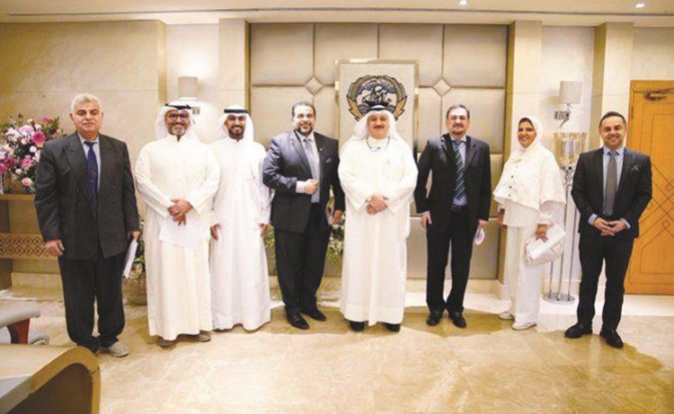 وزير الصحة (الكويت)  اطلع على معوقات القطاع الطبي الأهلي